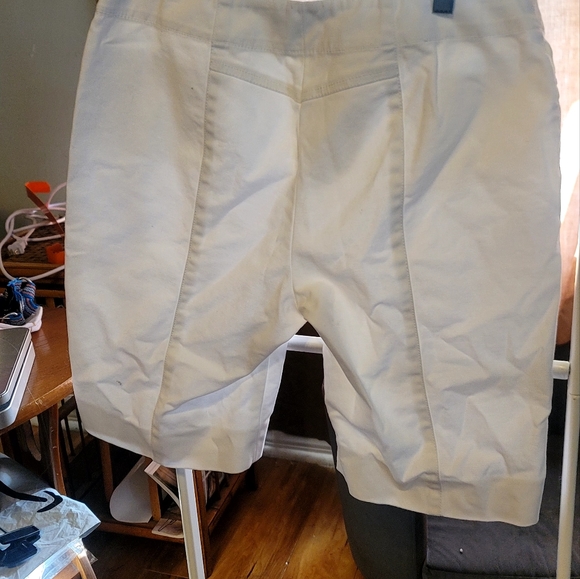 Etcetera size 6 White Brumda zip pockets zip hook closure Brumda Shorts..NICE... - Picture 9 of 12